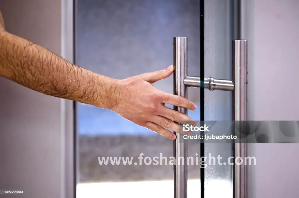 热气腾腾的桑拿房